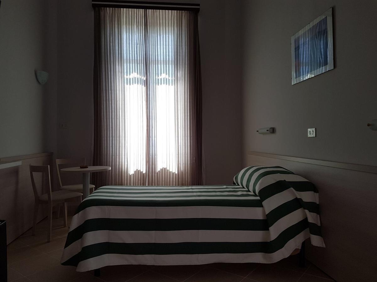 Hotel Valdinievole Lido di Camaiore Extérieur photo