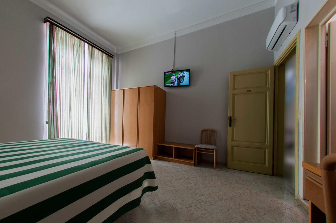 Hotel Valdinievole Lido di Camaiore Extérieur photo