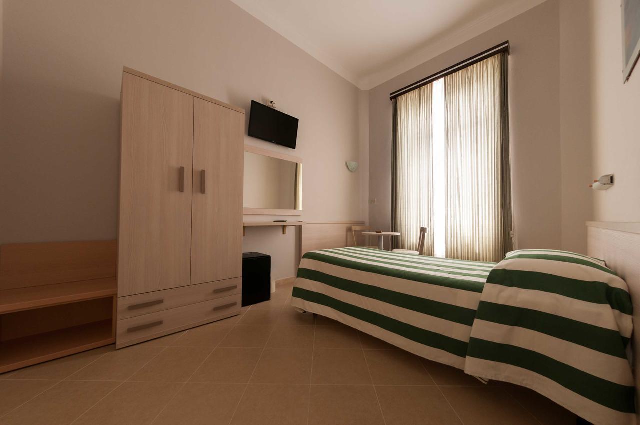 Hotel Valdinievole Lido di Camaiore Extérieur photo