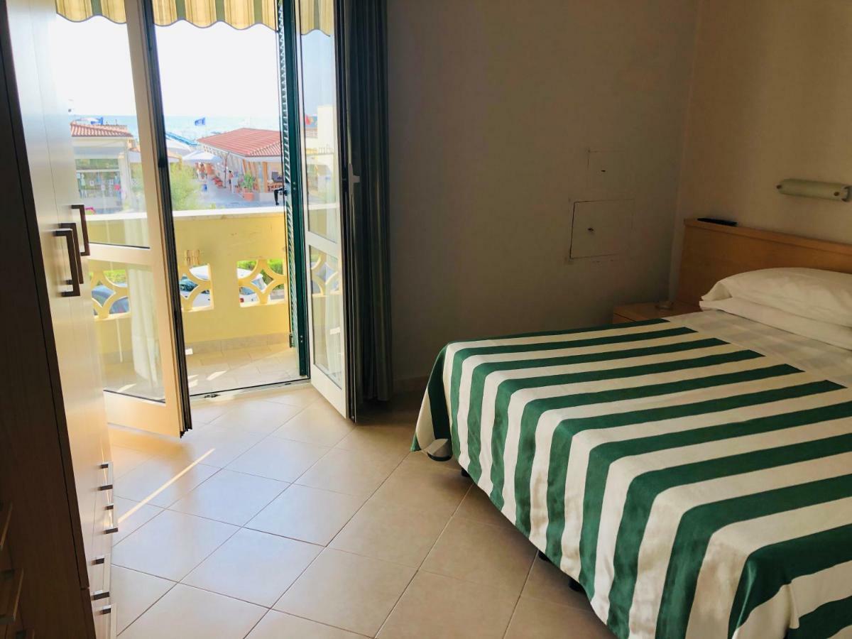 Hotel Valdinievole Lido di Camaiore Extérieur photo